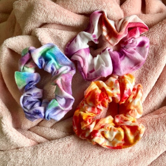 3pc Tie Dye Crumpled Scrunchie Random - Picture 2 of 5
